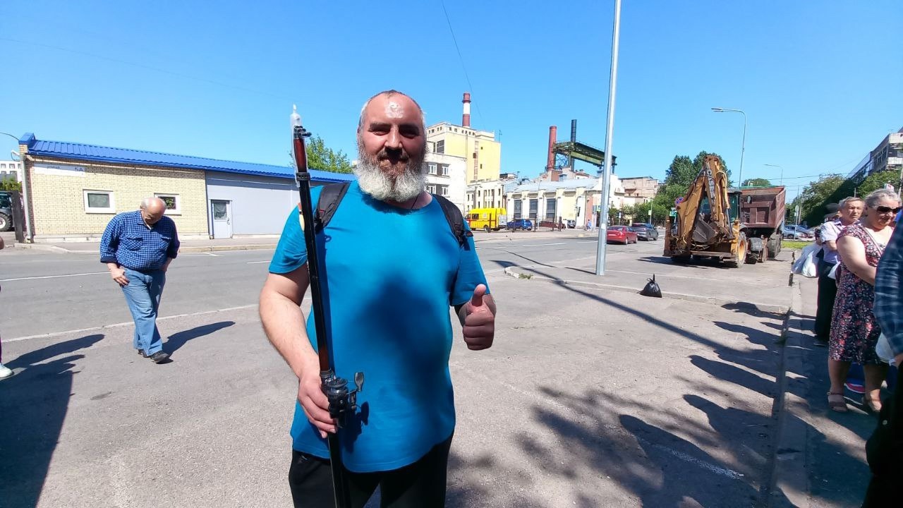 Нам часто говорят, что вместо того, чтобы давать бездомному рыбку, вы лучше б…