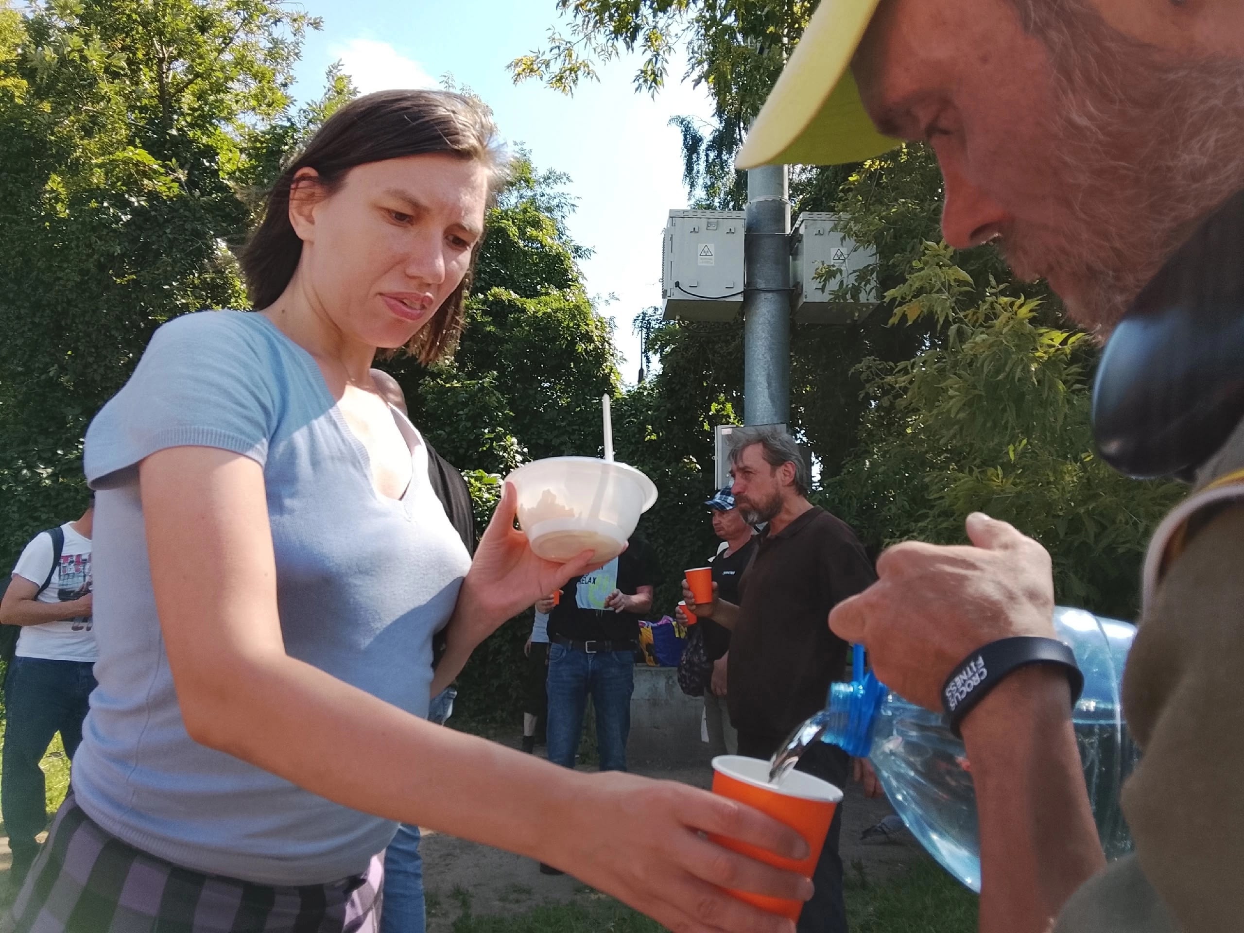 Помогая другим, вы помогаете себе, своей душе, которая обретает несметные сок…