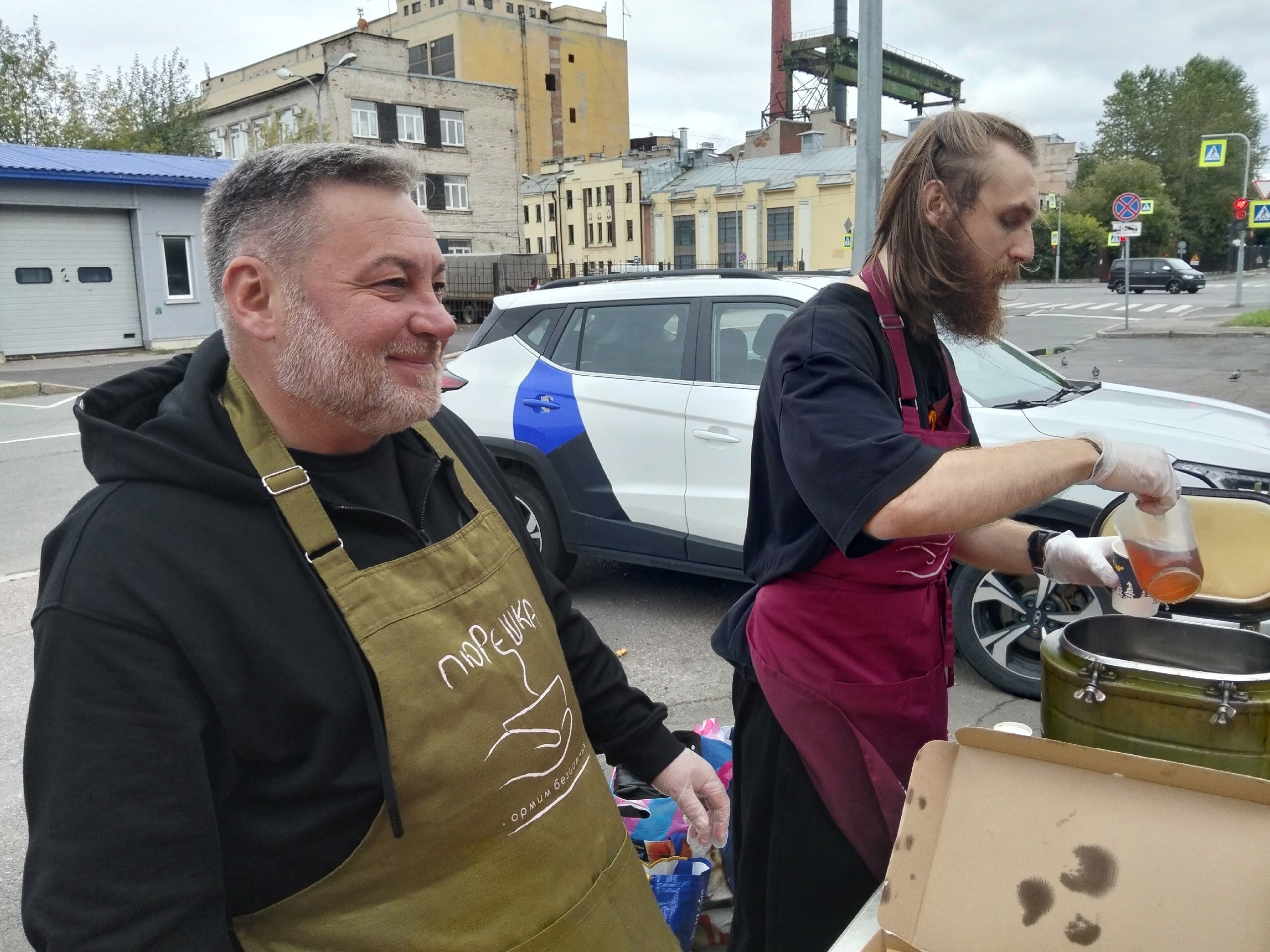 Улыбка Омара Исмайлова, нашего волонтёра)