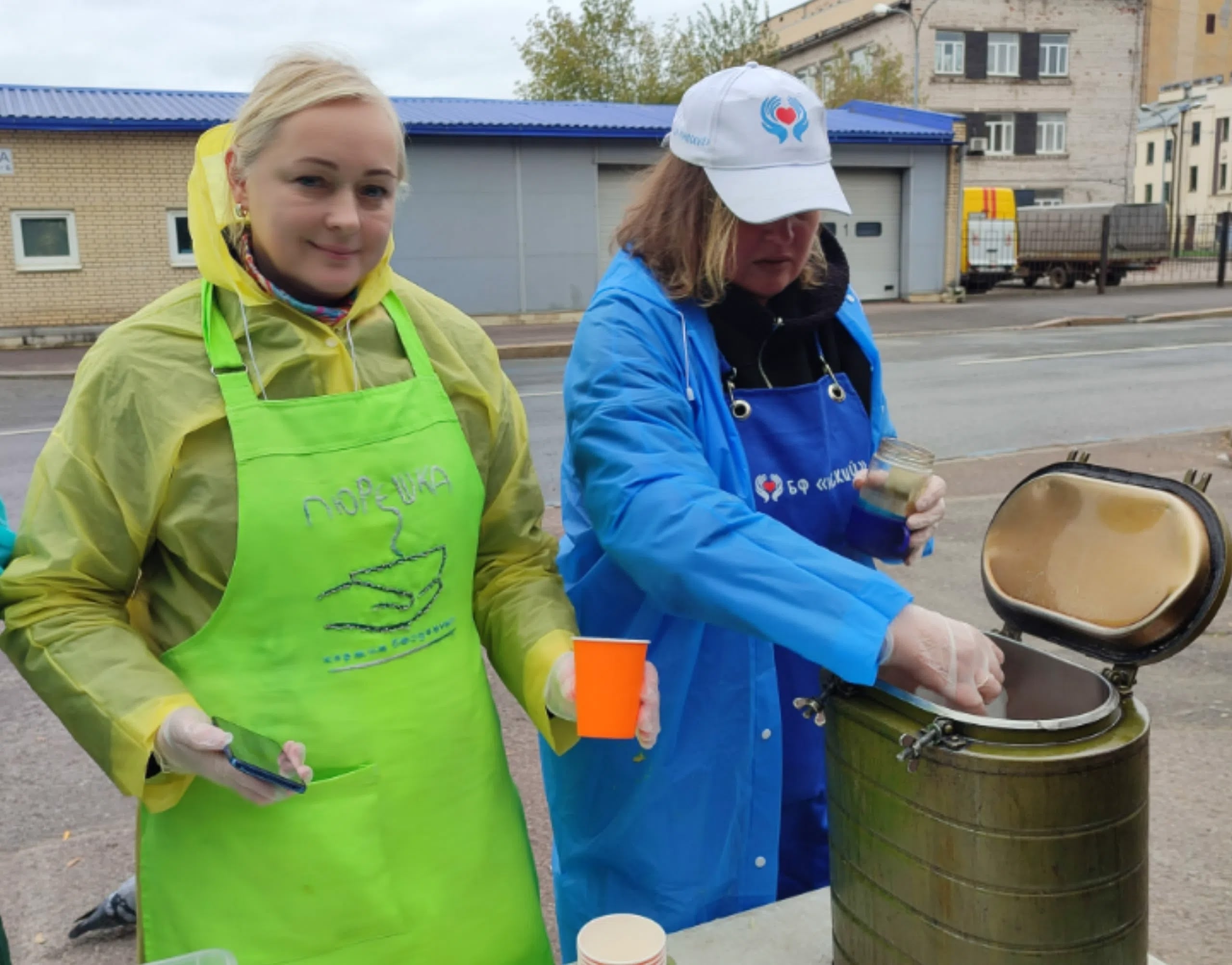 На первое сегодня был гороховый суп с мясом и сметаной от нашей Наташеньки На…